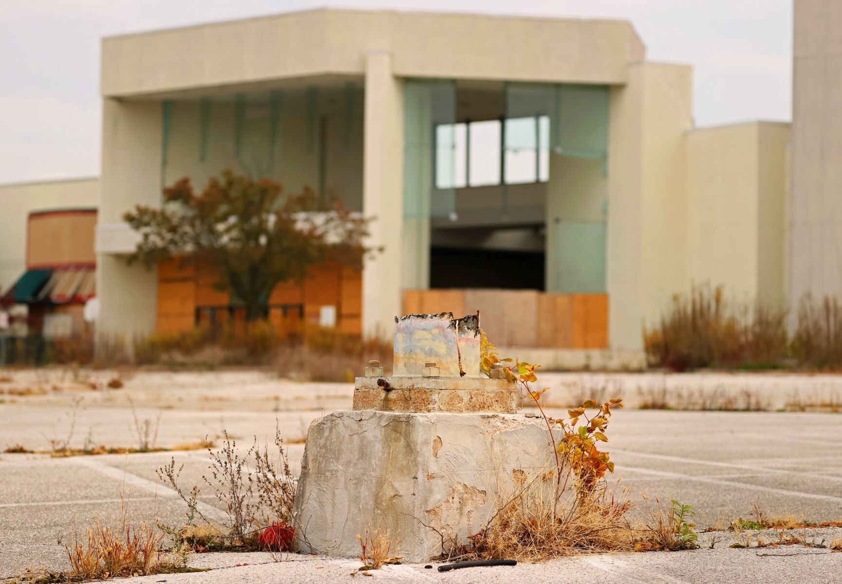 Jamestown Mall "a significant maintenance problem"